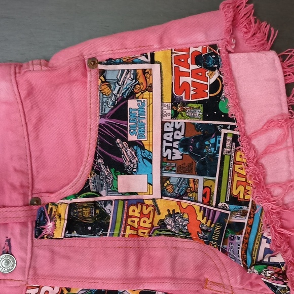 Levi's Pink Star Wars Jean Shorts - Picture 3 of 7